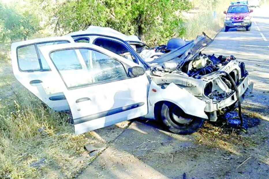 Carro ficou destruído na berma da EN255-1, Moura