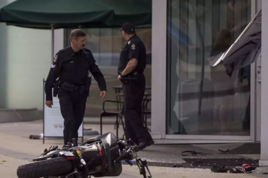 A atriz estava a fazer uma acrobacia de mota