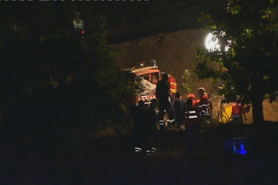 Carro de combate ao fogo despista-se e fere bombeiros no Fundão