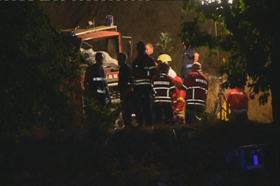 Carro de combate ao fogo despista-se e fere bombeiros no Fundão