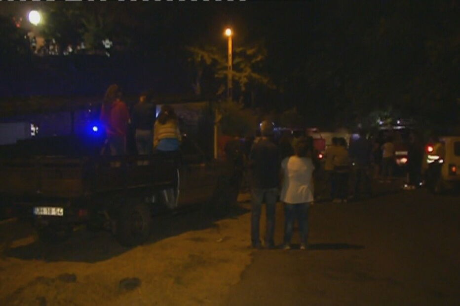 Carro de combate ao fogo despista-se e fere bombeiros no Fundão