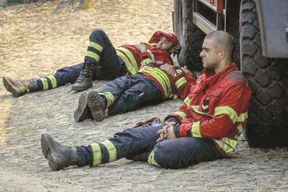 Bombeiros arrasados com os fogos