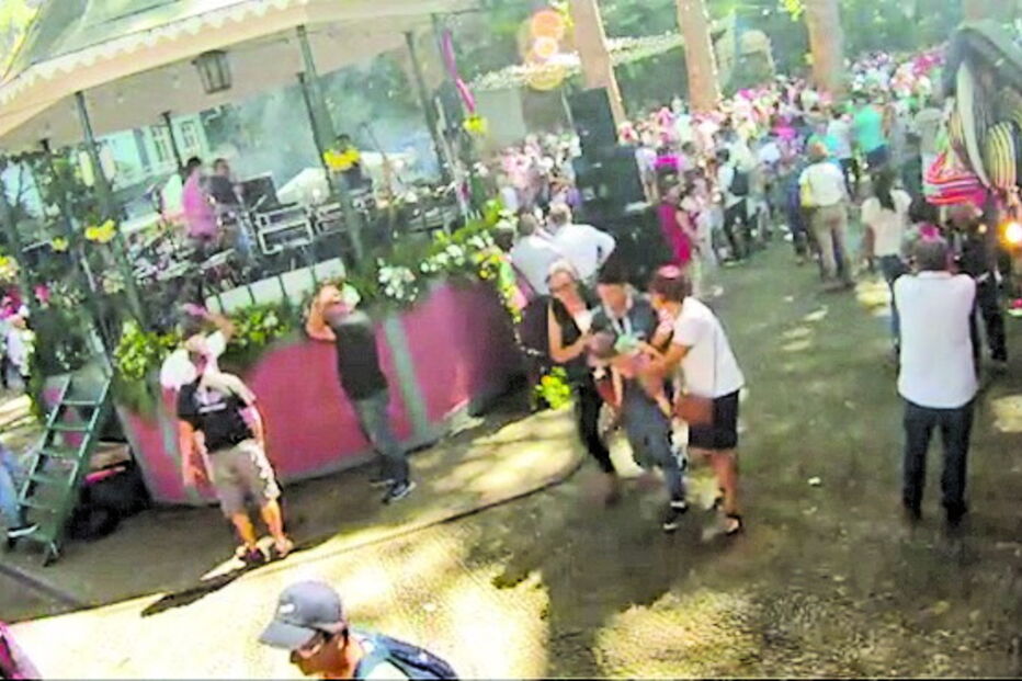 videoamador captou imagens de uma criança pequena a ser retirada do local poucos momentos após a tragédia