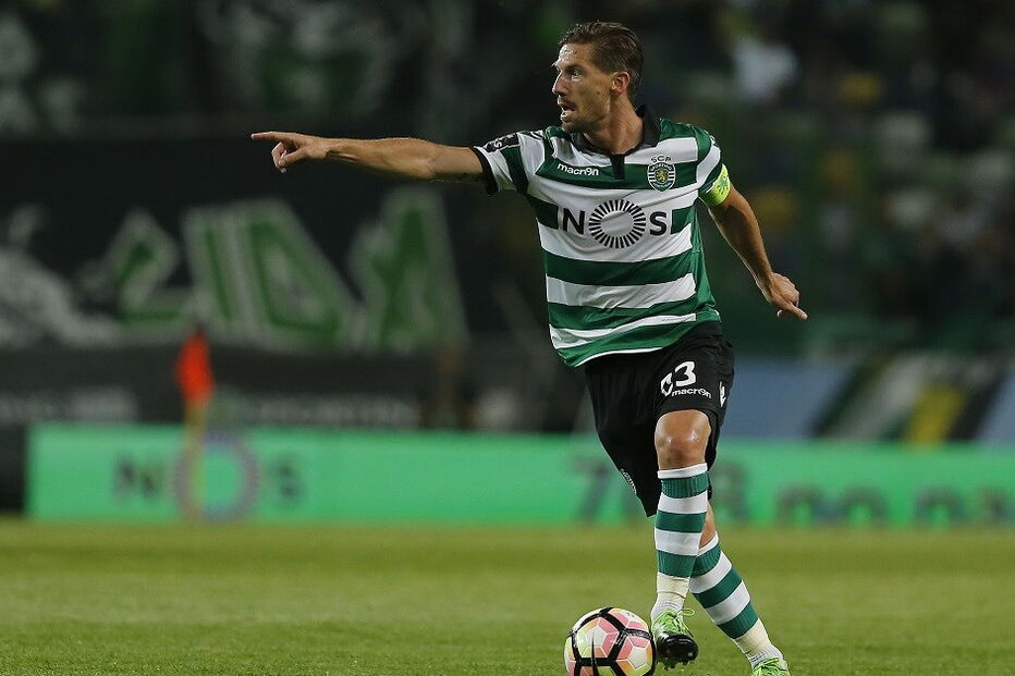 Adrien tem sido titular mas tem sido sempre substituído