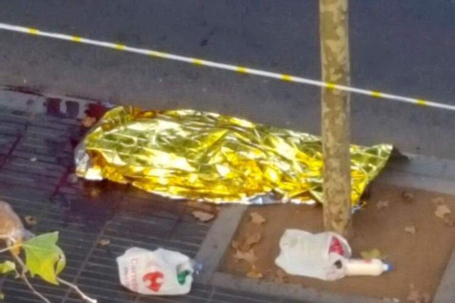 Atentado em Las Ramblas, no centro de Barcelona deixou rasto de sangue e horror