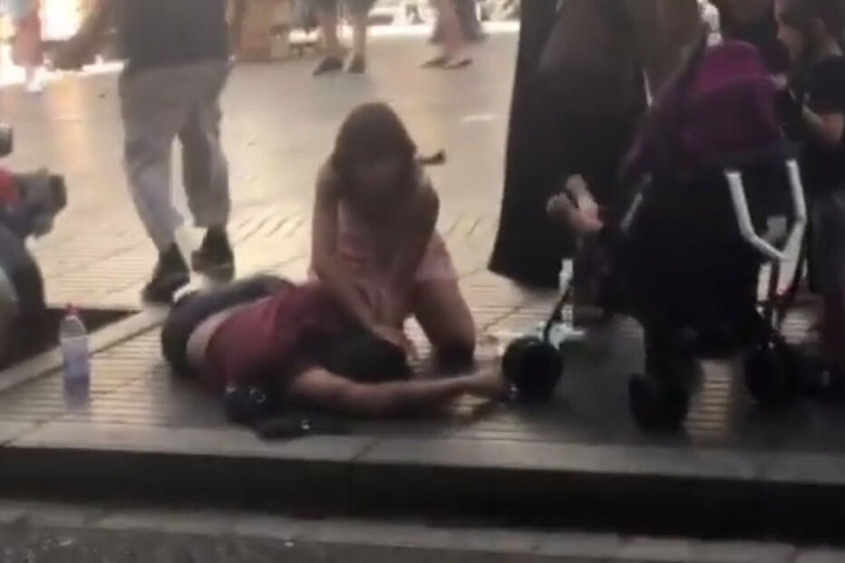 Atentado em Las Ramblas, no centro de Barcelona deixou rasto de sangue e horror