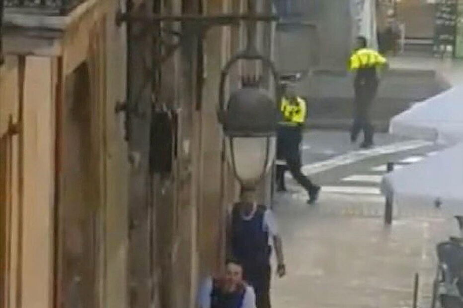 Atentado em Las Ramblas, no centro de Barcelona deixou rasto de sangue e horror