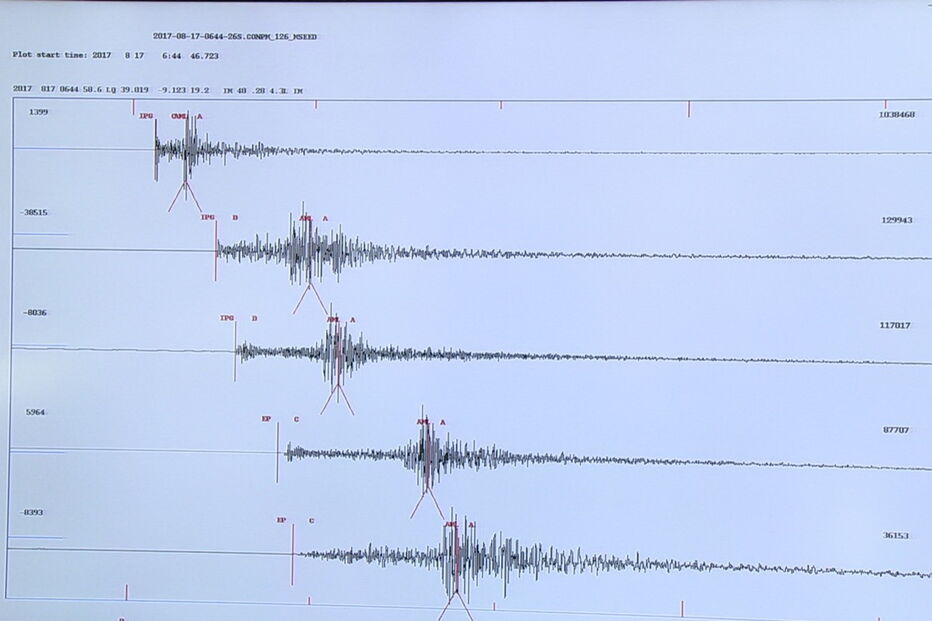 Registo no sismógrafo instalado no Instituto Português do Mar e da Atmosfera 