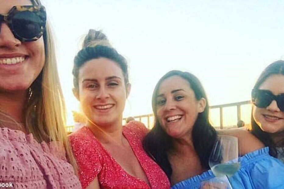 Julia Monaco com amigas