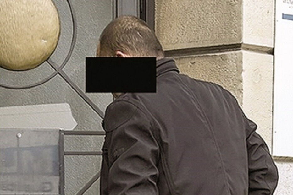 Condenado a entrar no tribunal   