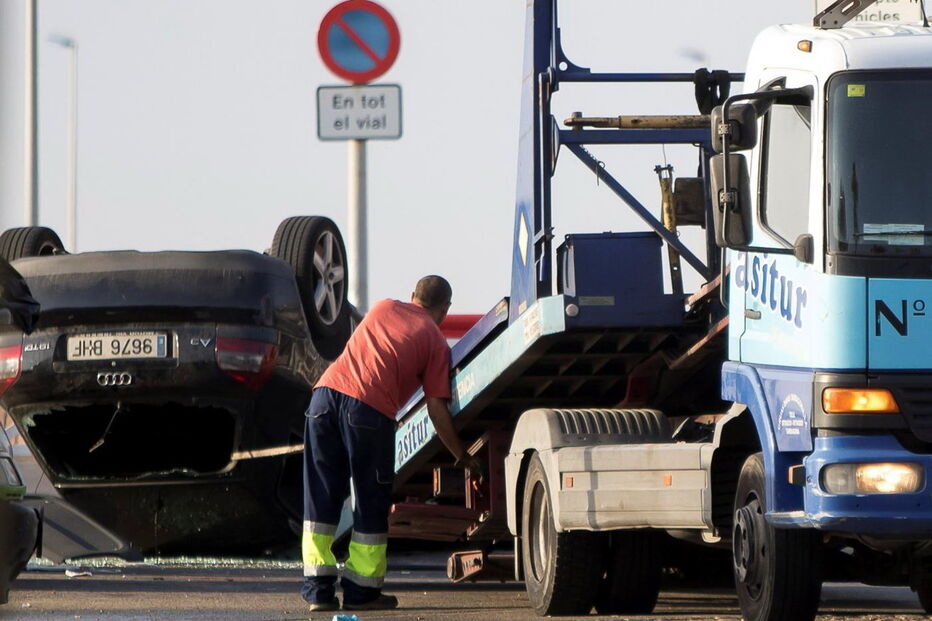 Audi A3 em que seguiam os terroristas que atacaram em Cambrils, a 110 km de Barcelona. Foram todos abatidos