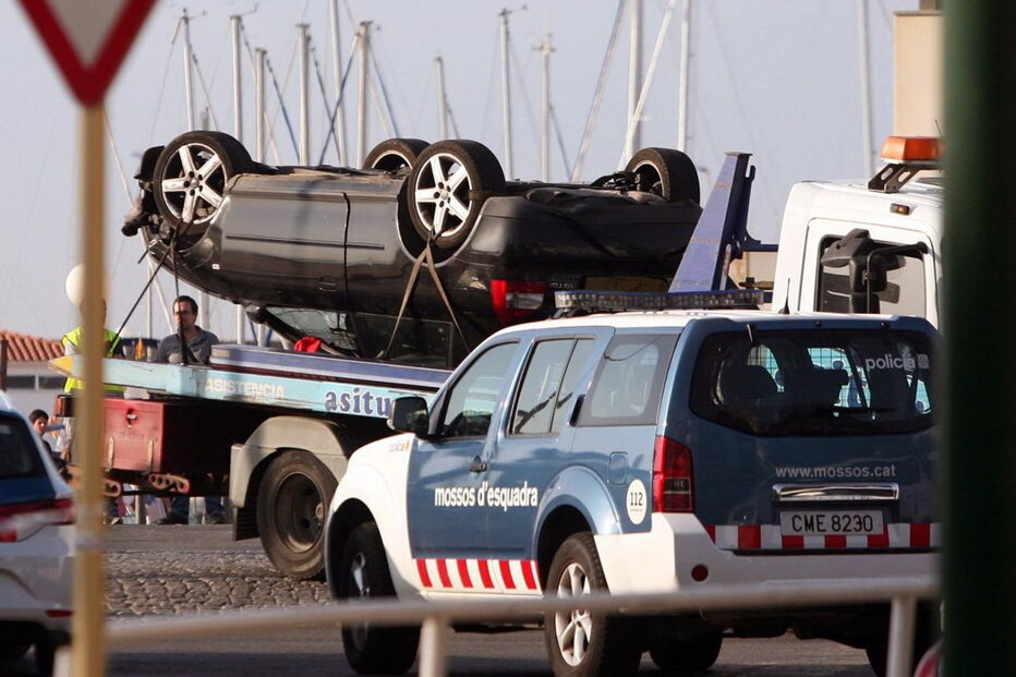 Audi A3 em que seguiam os terroristas que atacaram em Cambrils, a 110 km de Barcelona. Foram todos abatidos