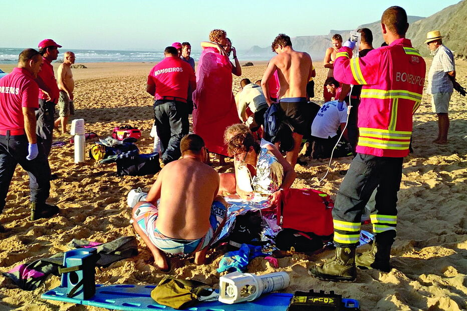 Família austrícaca arrastada por um agueiro