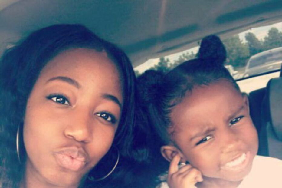 Menina de quatro anos foi fotografada por uma educadora presa com fita-cola a uma cadeira