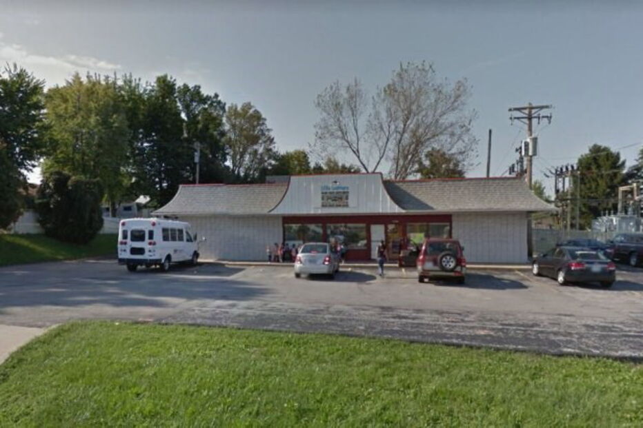 Menina de quatro anos foi fotografada por uma educadora presa com fita-cola a uma cadeira