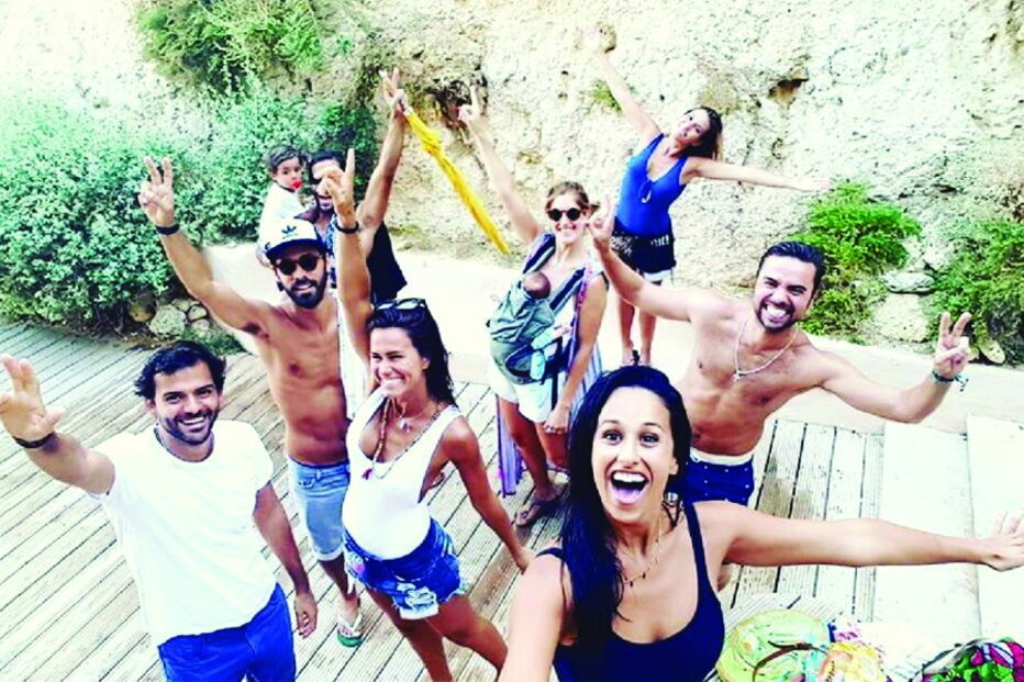 Cláudia Vieira e Rita Pereira divertidas no Algarve entre amigos
