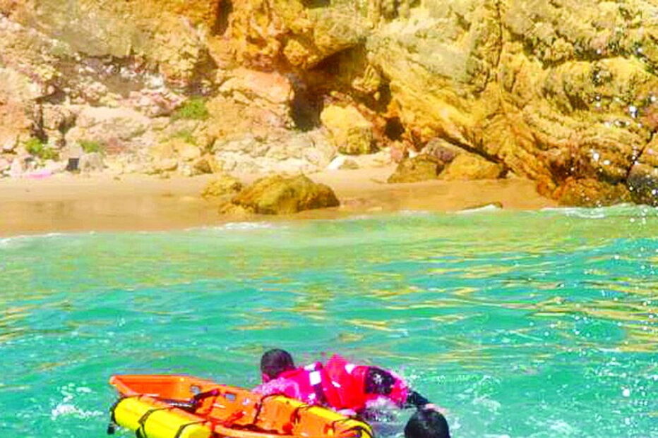 Em Vila do Bispo, na praia da Figueira, holandês caiu nas rochas
