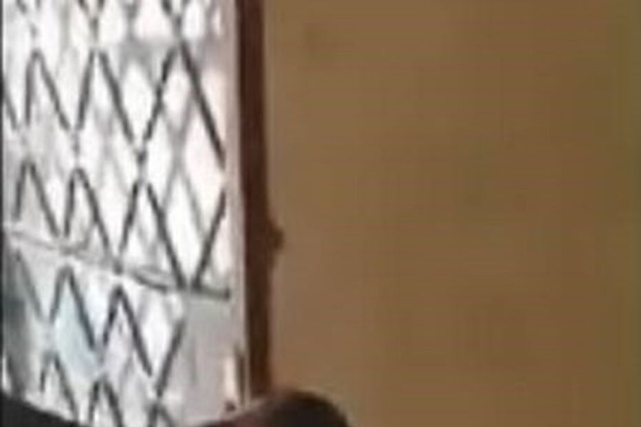 autista, deficiente mental, pai, terra, fezes, sequestro, condições desumanas, quarto, polícia, Brasil, Minas Gerais, 