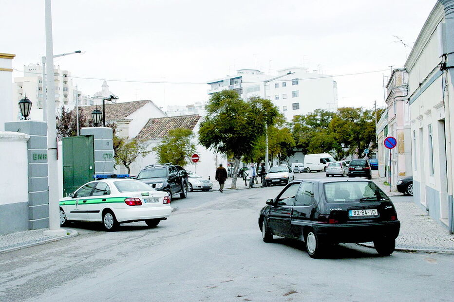 Droga, armas e dinheiro foram apreendidos nas buscas 