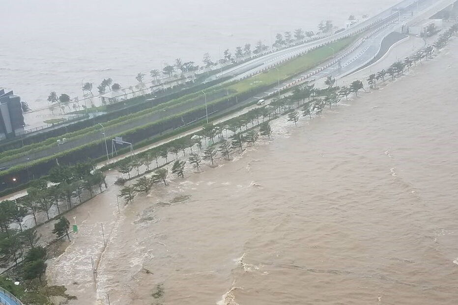 Imagens da passagem do tufão Hato por Macau