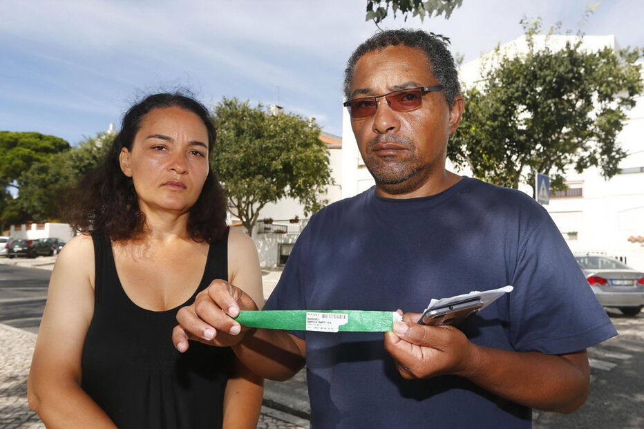 Os pais, Simone e José, criticam a forma como a filha foi tratada 