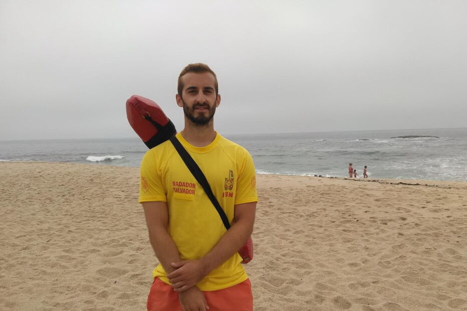 Diogo Ramos, de 24 anos, trabalha como nadador-salvador há dois meses