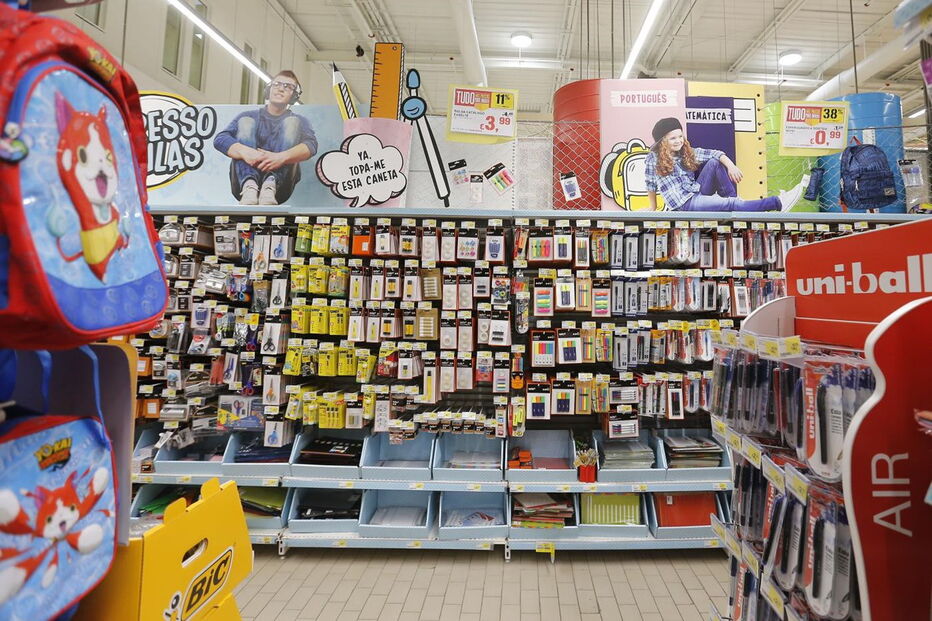 Aquisição de manuais escolares é uma das maiores despesas para as famílias no início de cada ano letivo   