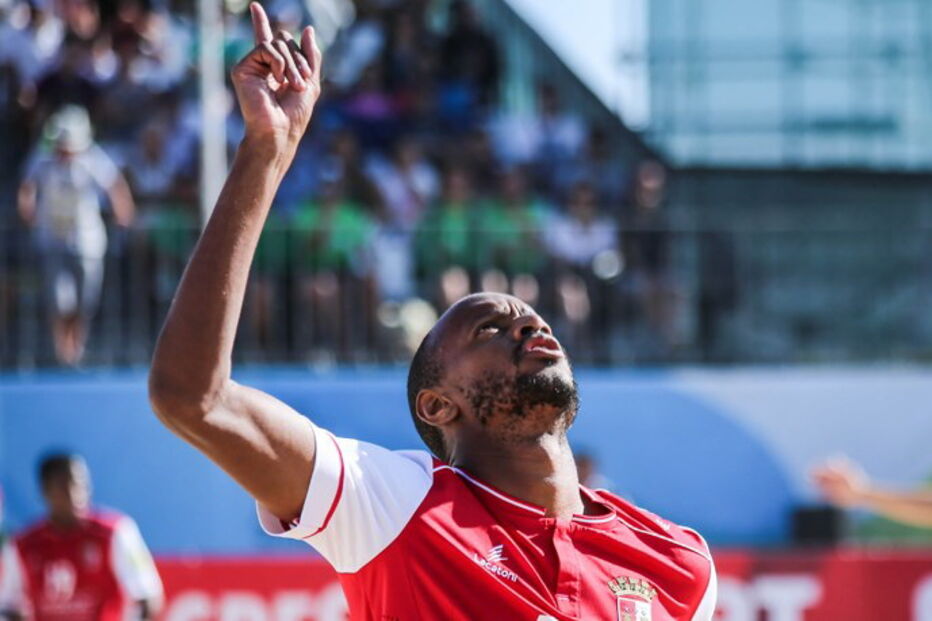 Sp de Braga sagra-se campeão de futebol de praia ao vencer o Sporting na Nazaré