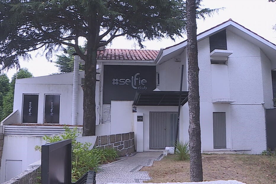 Crime junto à discoteca Selfie