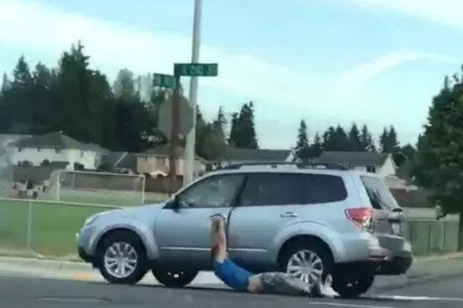 Ladrão perdeu calções ao tentar roubar carro