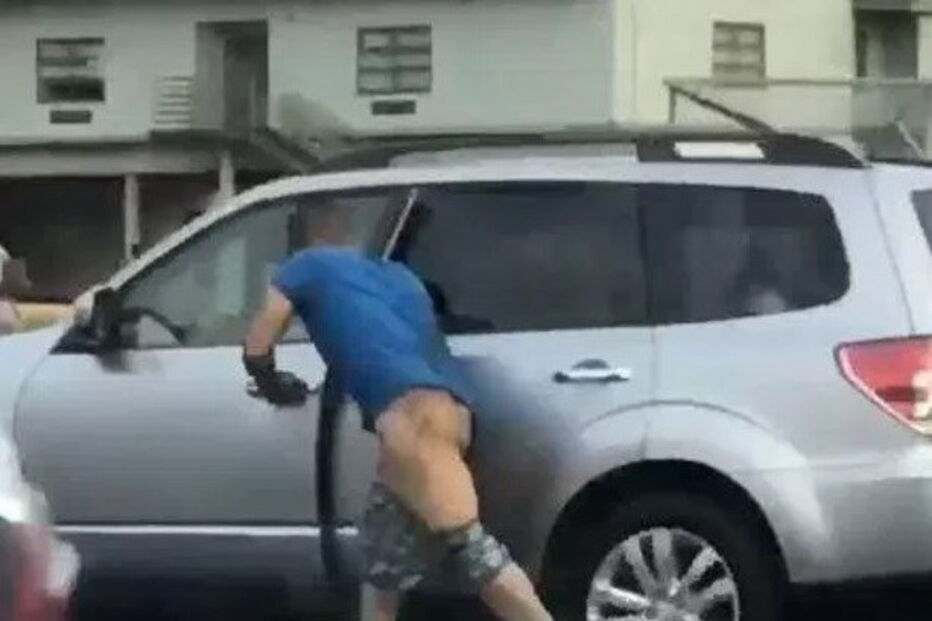 Ladrão perdeu calções ao tentar roubar carro