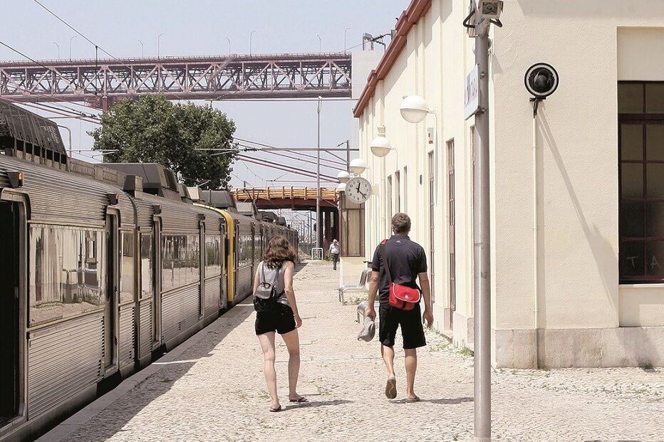 Campolide, Alcântara, Lisboa, PSP, INEM, Sindicato Ferroviário da Revisão Comercial Itinerante, Oriente, Polícia, economia, negócios e finanças, questões sociais, transportes