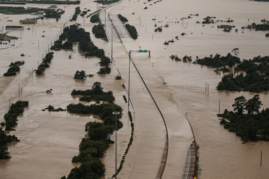 Chuva que caiu em Houston, no Texas, atingiu em quatro dias a altura de 127 centímetros