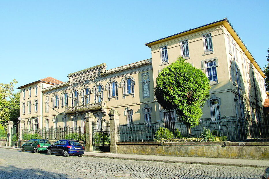 A Alexandre Herculano reabre com quinze turmas, mas voltará a encerrar por um ano, reabrindo depois em 2019/2020