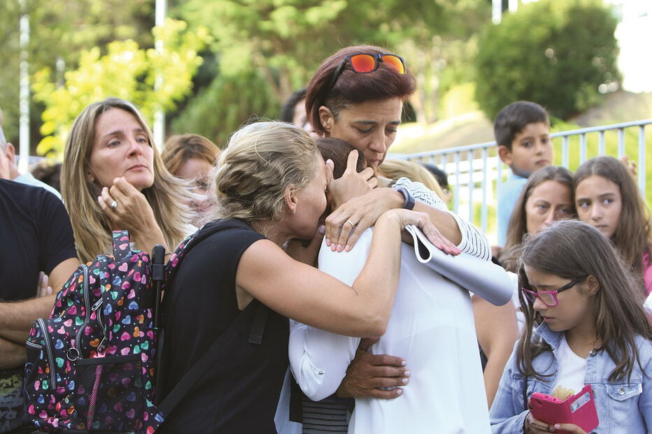 Docentes apoiaram os colegas que ficaram colocados a centenas de quilómetros de casa