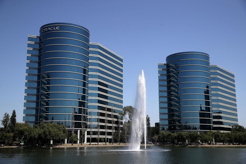 A multinacional Oracle paga viagens a funcionários do Estado desde 2013 
