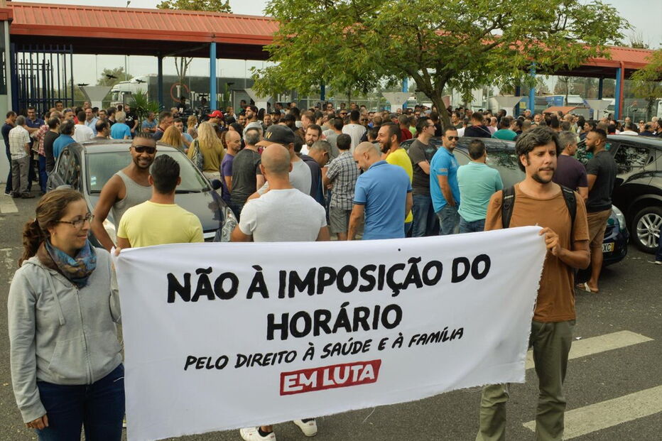 Trabalhadores em greve na Autoeuropa