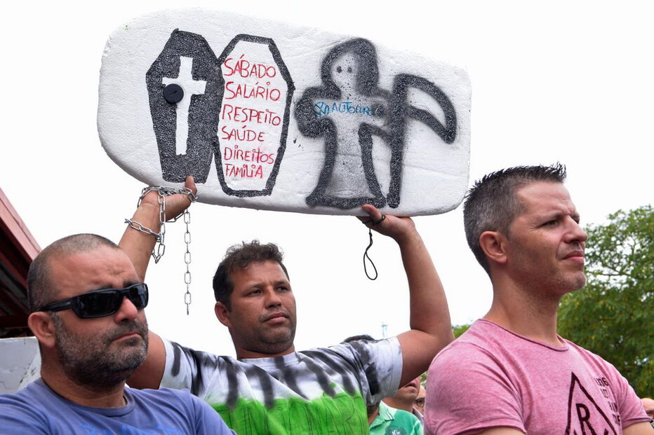 Trabalhadores em greve na Autoeuropa