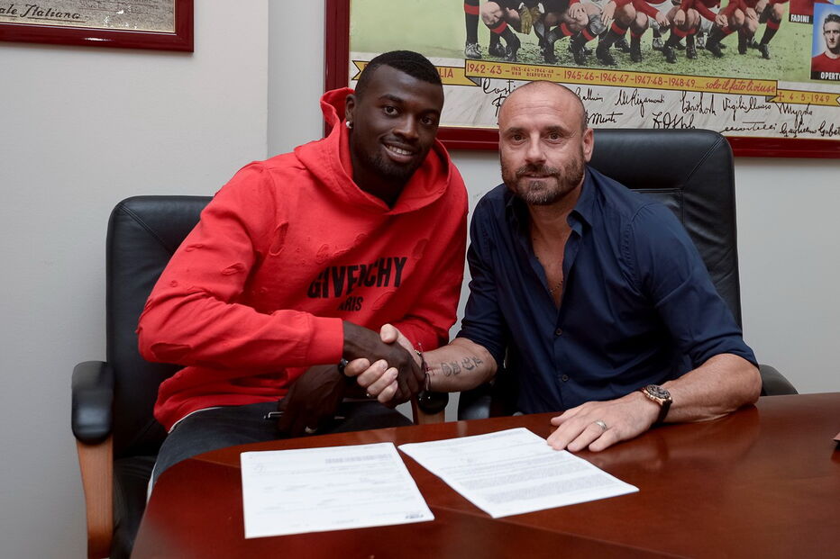 Niang troca AC Milan pelo Torino