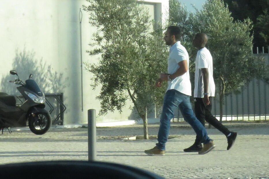 Filho de Madonna no Seixal acompanhado por um guarda-costas