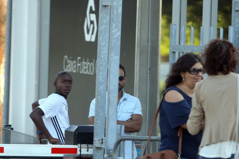 Filho de Madonna no Seixal acompanhado por um guarda-costas