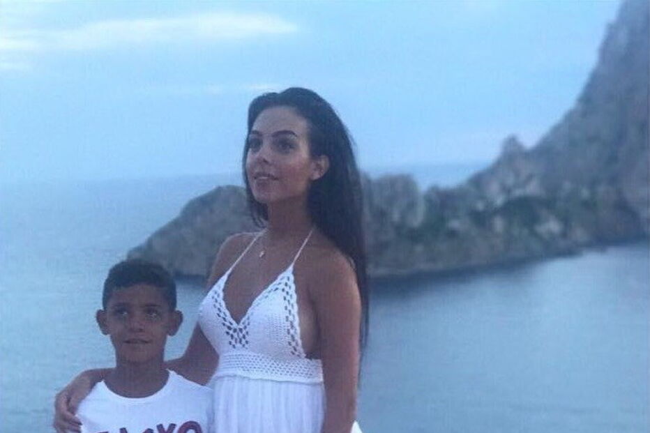 Georgina levou Cristianinho numa viagem com as amigas