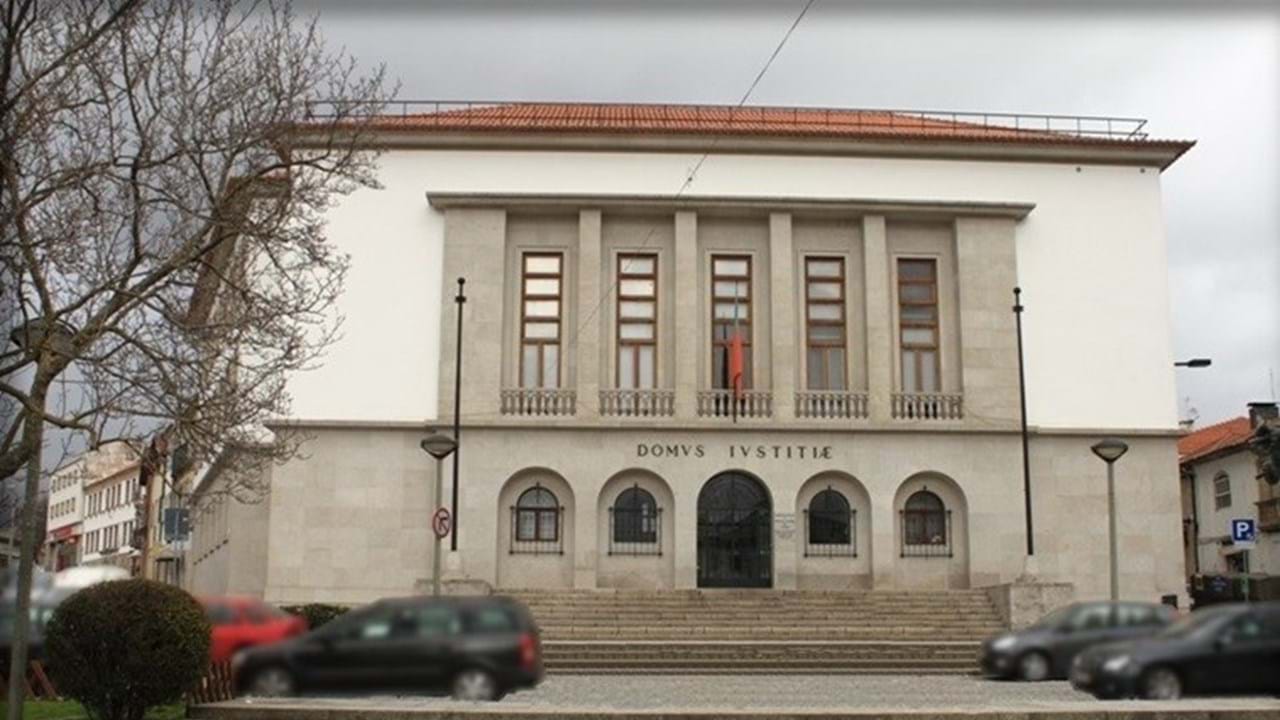 Tribunal de Vila Real adia leitura de acórdão sobre caso de tráfico de pessoas - Portugal imagem