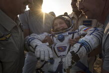 A bordo da Soyouz MS-04 estavam Peggy Whitson, o seu colega da NASA Jack Fischer e o russo Fyodor Yurchikhin, da agência espacial Roscosmos