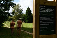 Parque nudista em Paris