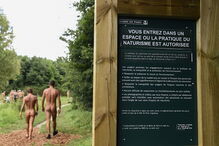 Parque nudista em Paris