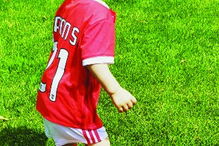 2017-09-03_23_22.22 Afonso com a camisola do SLB.jpg