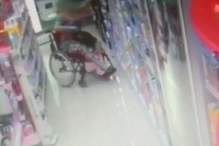 cadeira de rodas, roubo, assalto, farmácia, Brasil