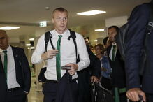 Jogadores e técnicos do Sporting na partida para a Grécia