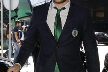 Jogadores e técnicos do Sporting na partida para a Grécia